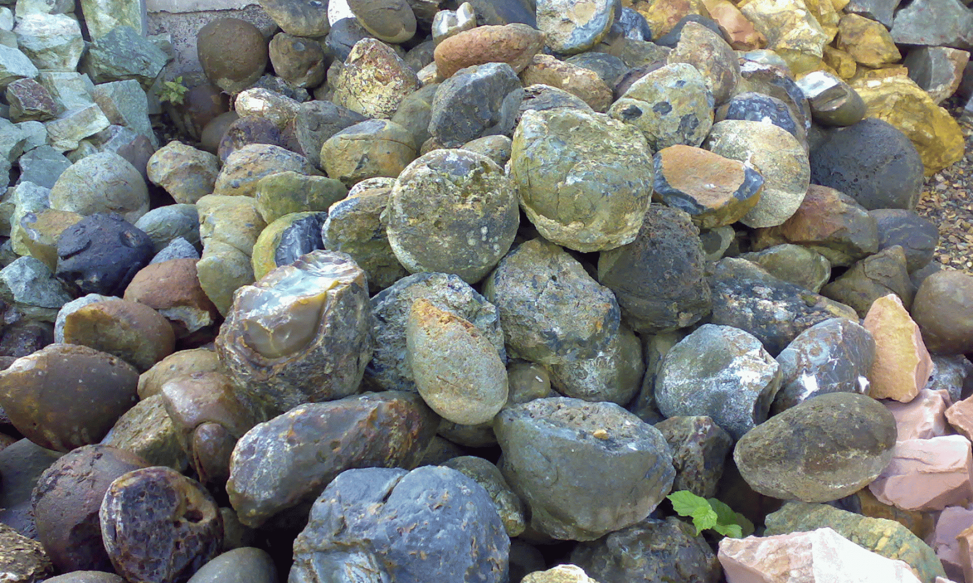 Stenen die o.a. bewerkt worden door leden van EVSC